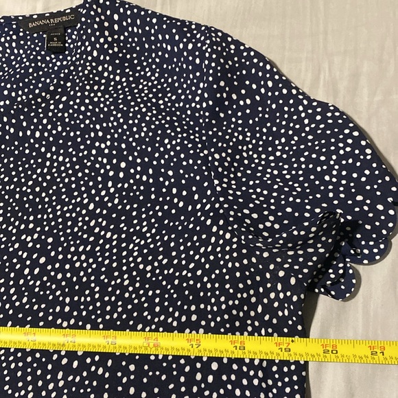 Banana Republic Factory Light-Weight PolkaDot Business Casual Scalloped Edge - Picture 9 of 9